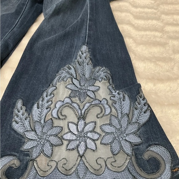 Venus Women’s Bell Bottom Jeans With Appliqué Hem Inserts Size 14 - Picture 6 of 10